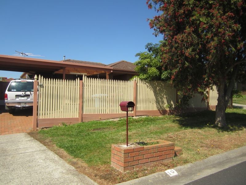 10 Simon Court, Hampton Park VIC 3976