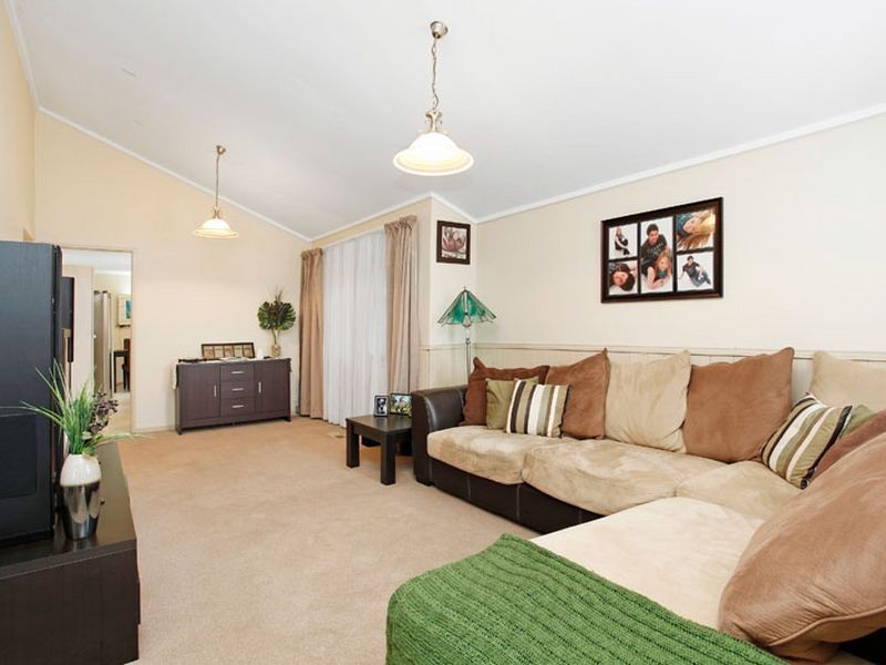 9 Basil Close, Hallam VIC 3803