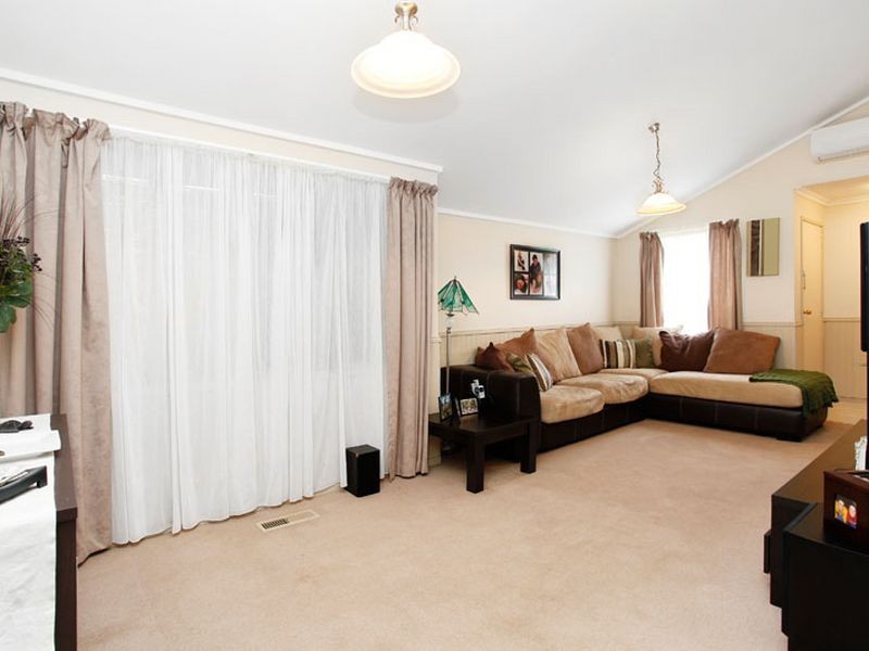 9 Basil Close, Hallam VIC 3803