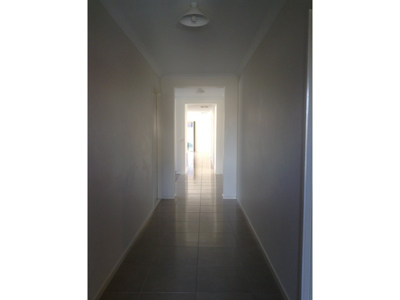 16 Arrow Road, Cranbourne East VIC 3977