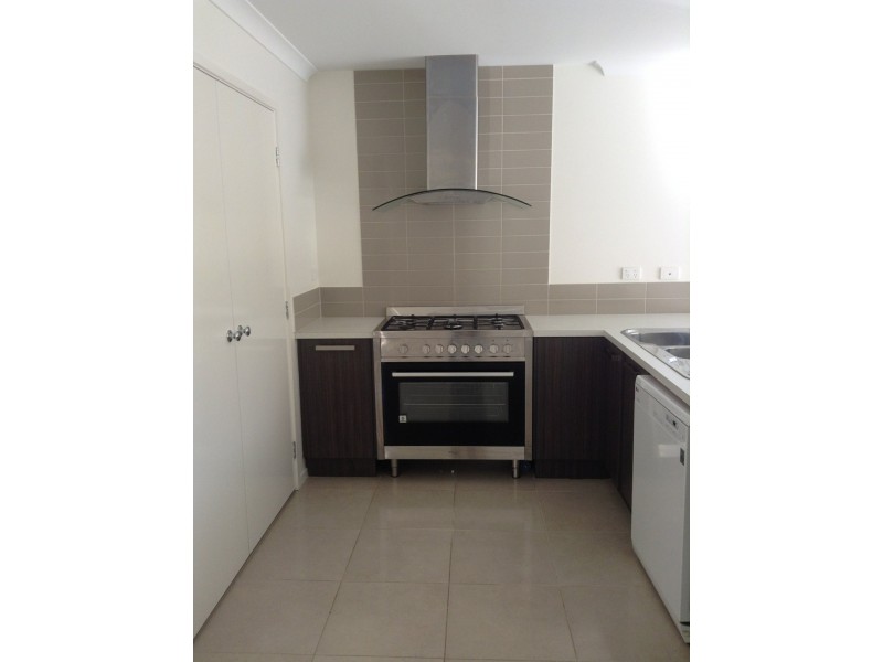 16 Arrow Road, Cranbourne East VIC 3977