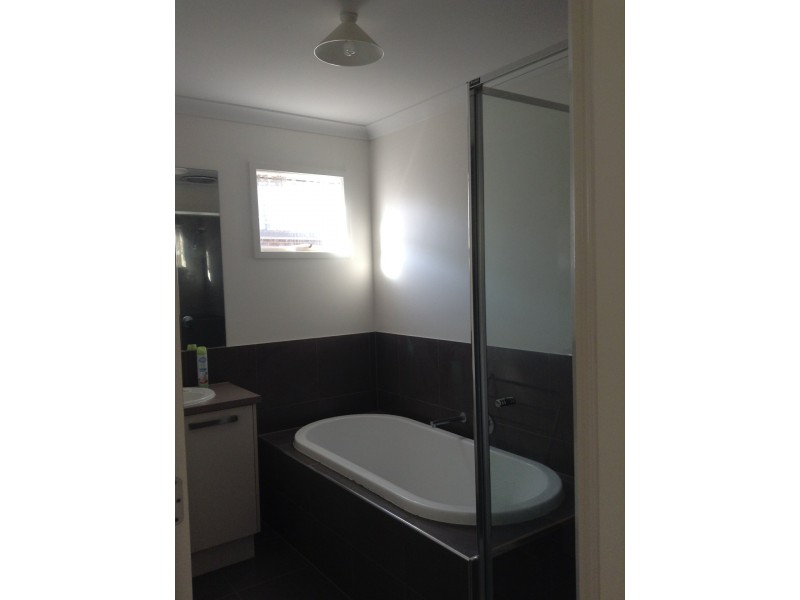 16 Arrow Road, Cranbourne East VIC 3977