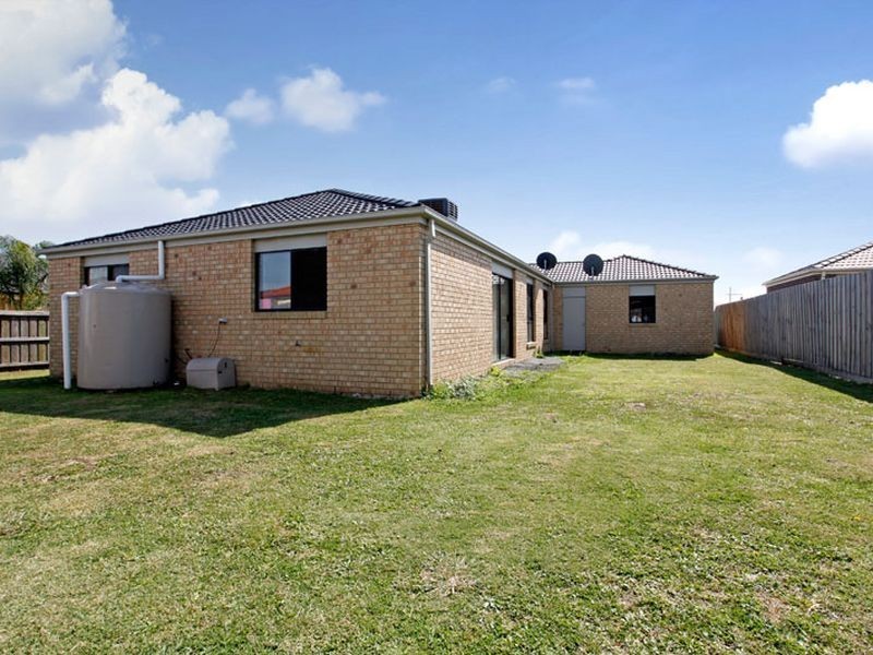 2 Cranberry Place, Cranbourne VIC 3977