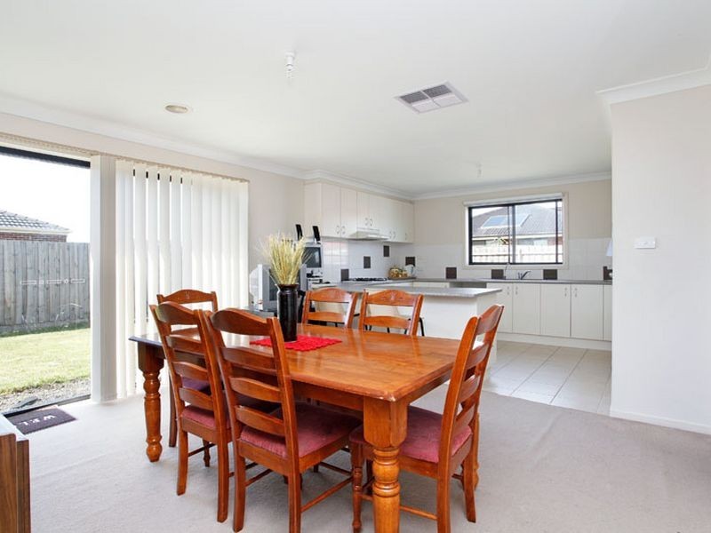 2 Cranberry Place, Cranbourne VIC 3977