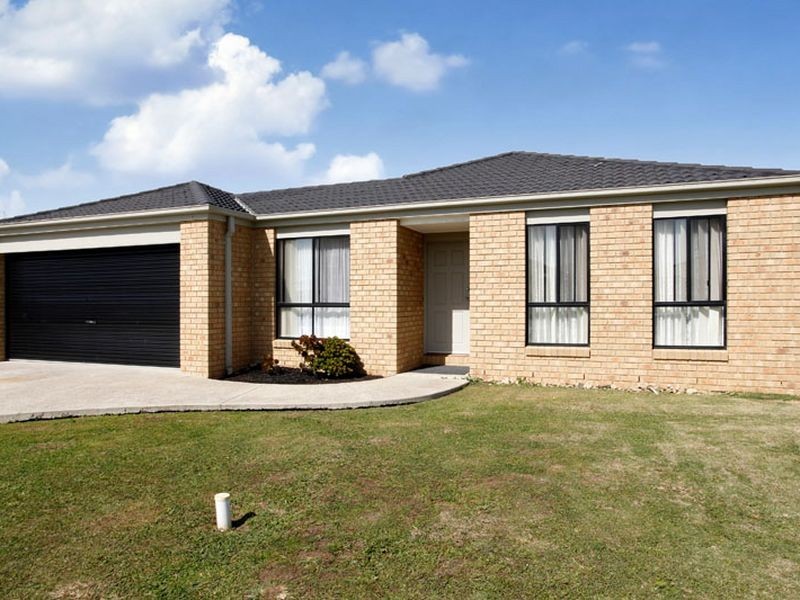 2 Cranberry Place, Cranbourne VIC 3977
