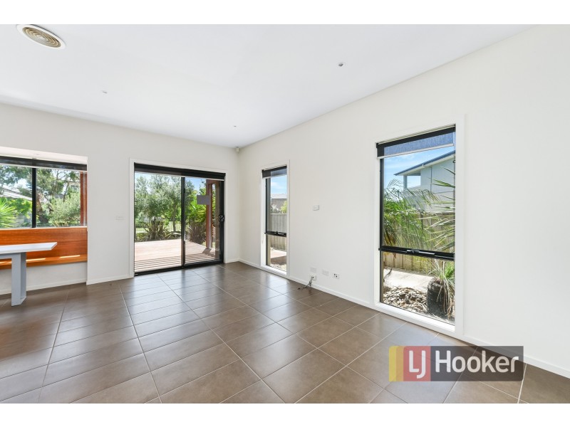 8 Viewmount Place, Sandhurst VIC 3977