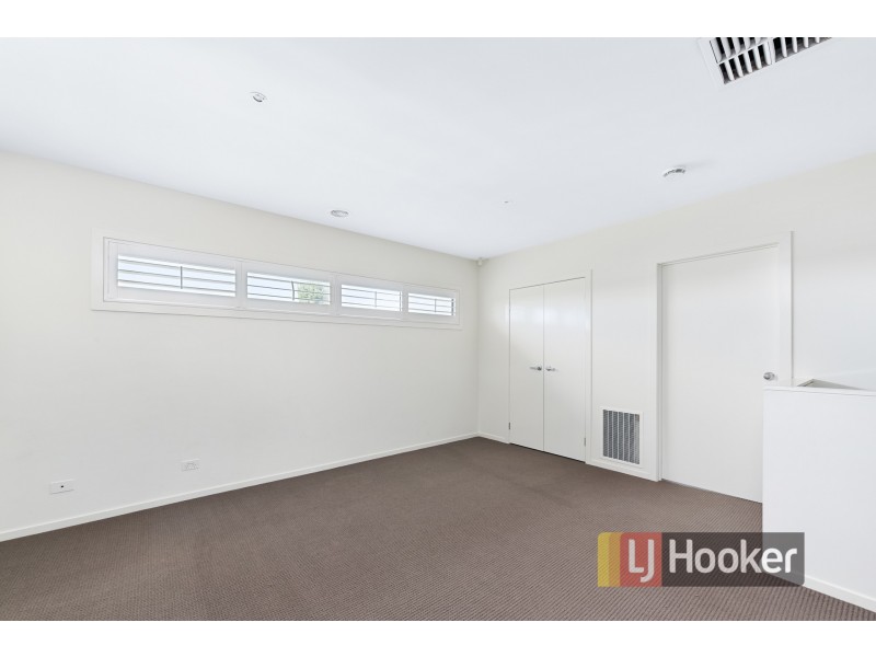 8 Viewmount Place, Sandhurst VIC 3977