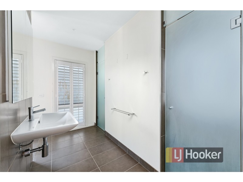 8 Viewmount Place, Sandhurst VIC 3977