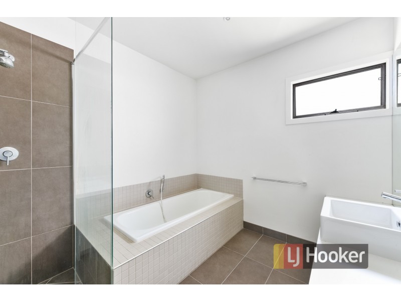 8 Viewmount Place, Sandhurst VIC 3977