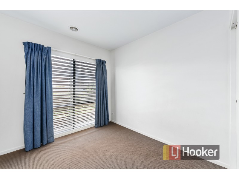 8 Viewmount Place, Sandhurst VIC 3977