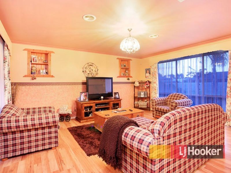 19 Ironbark Close, Hampton Park VIC 3976