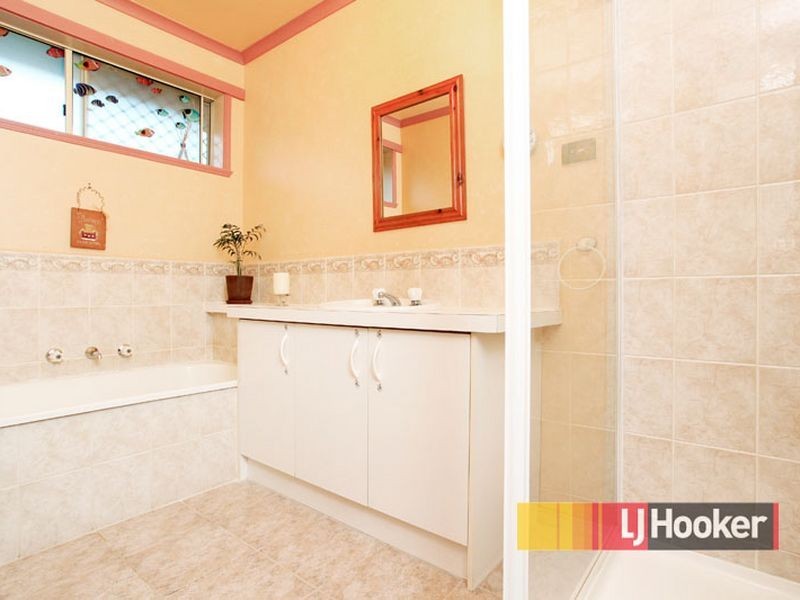 19 Ironbark Close, Hampton Park VIC 3976