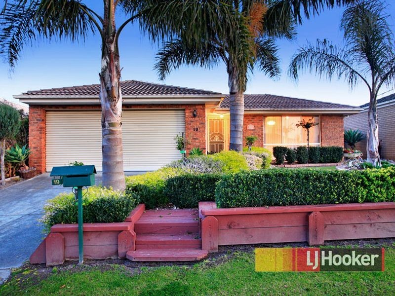 19 Ironbark Close, Hampton Park VIC 3976
