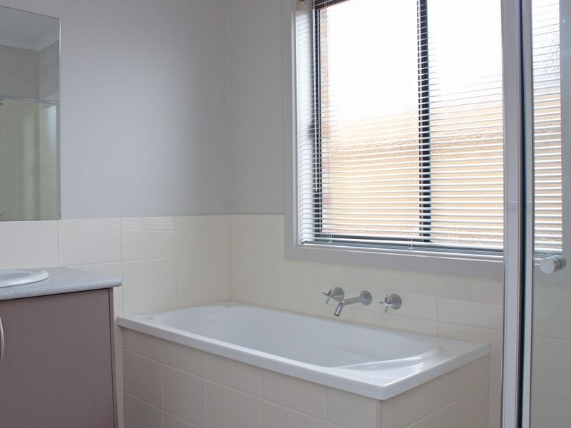 10 Tarragon Court, Lynbrook VIC 3975