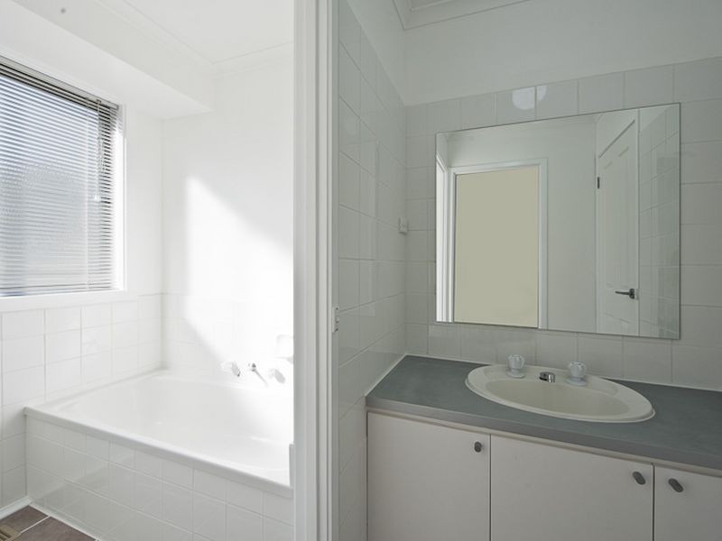 66 Oaktree Drive, Hampton Park VIC 3976