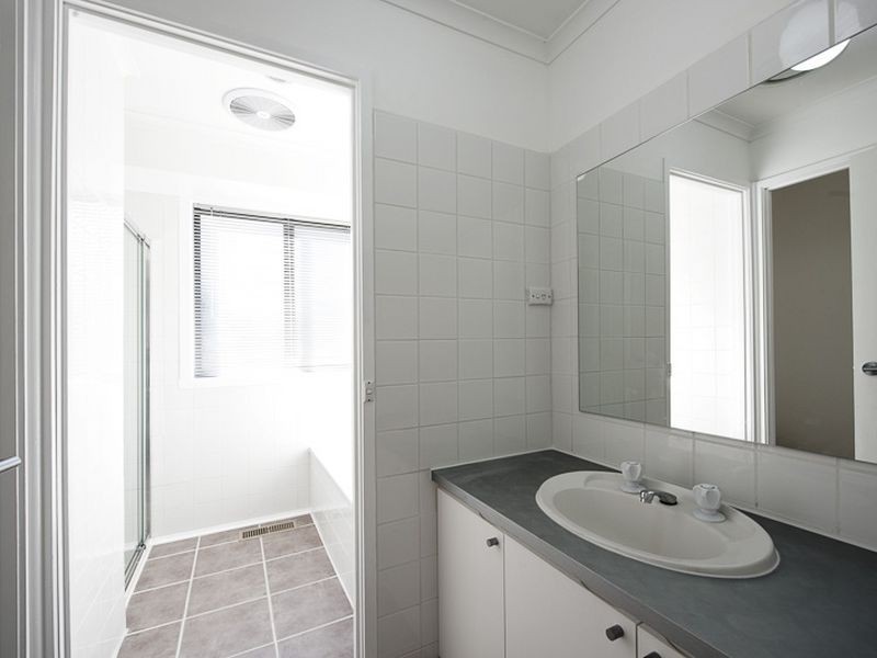 66 Oaktree Drive, Hampton Park VIC 3976