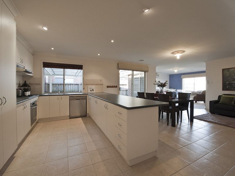 13 Hadley Circuit, Narre Warren South VIC 3805