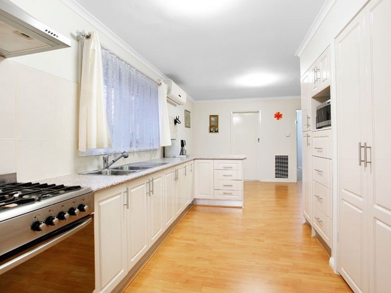 34 Vanessa Drive, Hampton Park VIC 3976