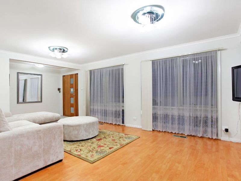 34 Vanessa Drive, Hampton Park VIC 3976