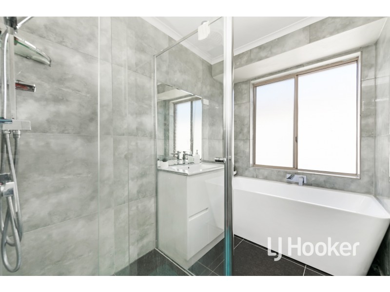 1 Reeves Court, Hampton Park VIC 3976