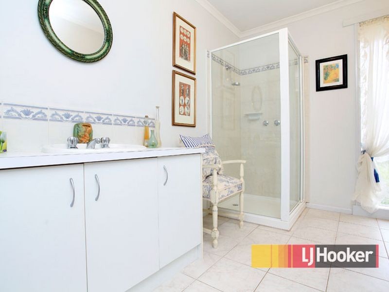 11 Olive Road, Hampton Park VIC 3976