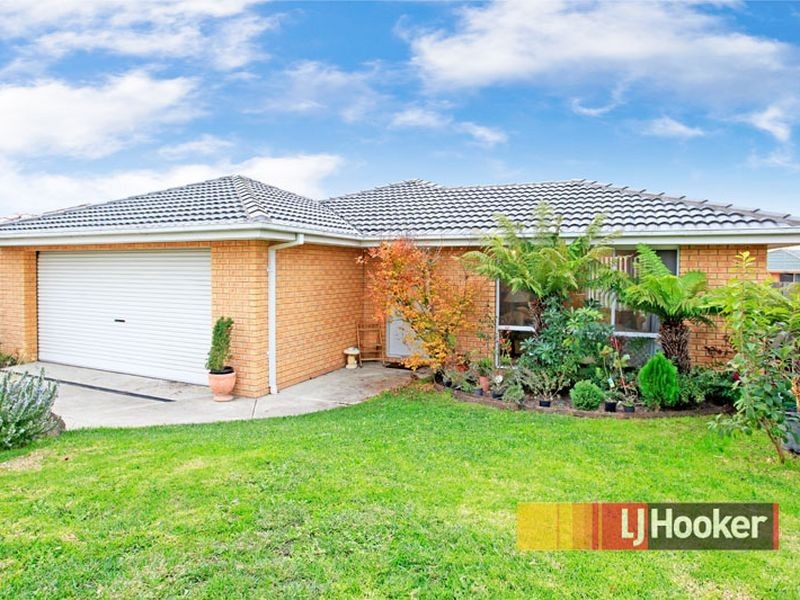 11 Olive Road, Hampton Park VIC 3976