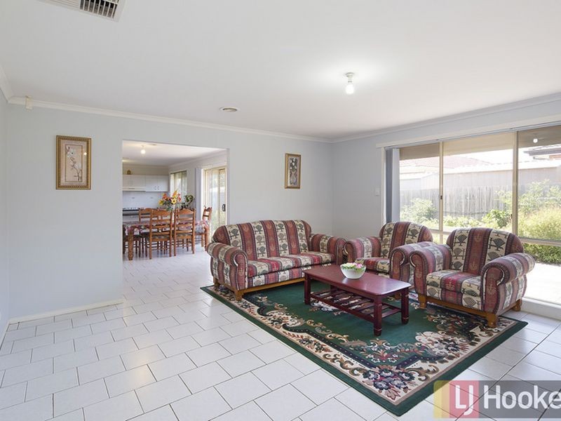 4 Strabane Way, Hampton Park VIC 3976