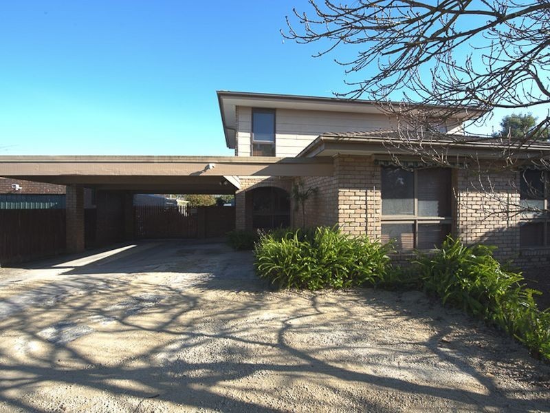 3 Oaktree Drive, Hampton Park VIC 3976