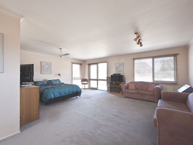 3 Oaktree Drive, Hampton Park VIC 3976