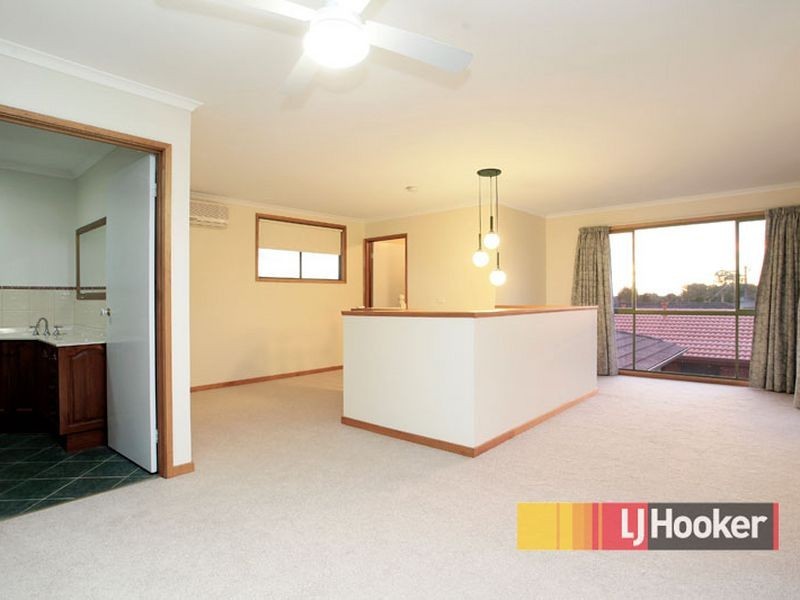 8 Ungarie Court, Hampton Park VIC 3976