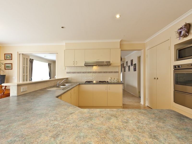 28 Eldershaw Drive, Lynbrook VIC 3975