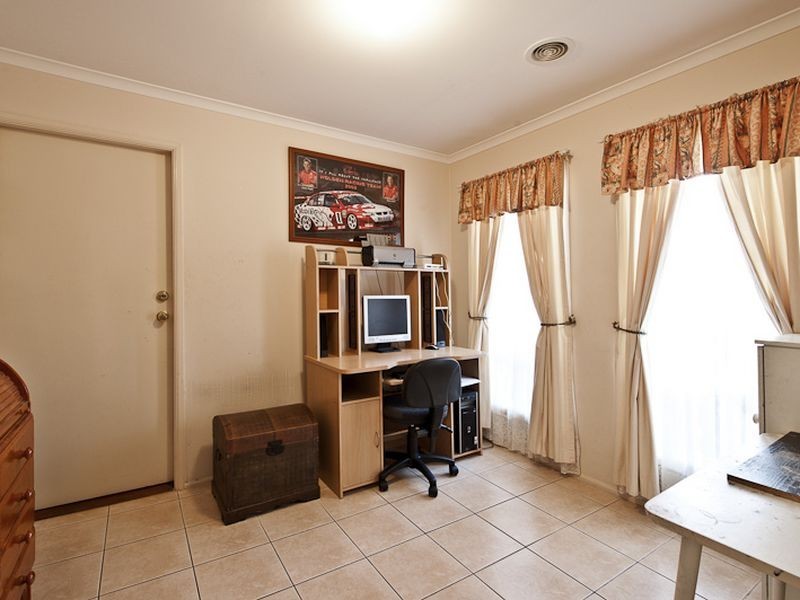 28 Eldershaw Drive, Lynbrook VIC 3975