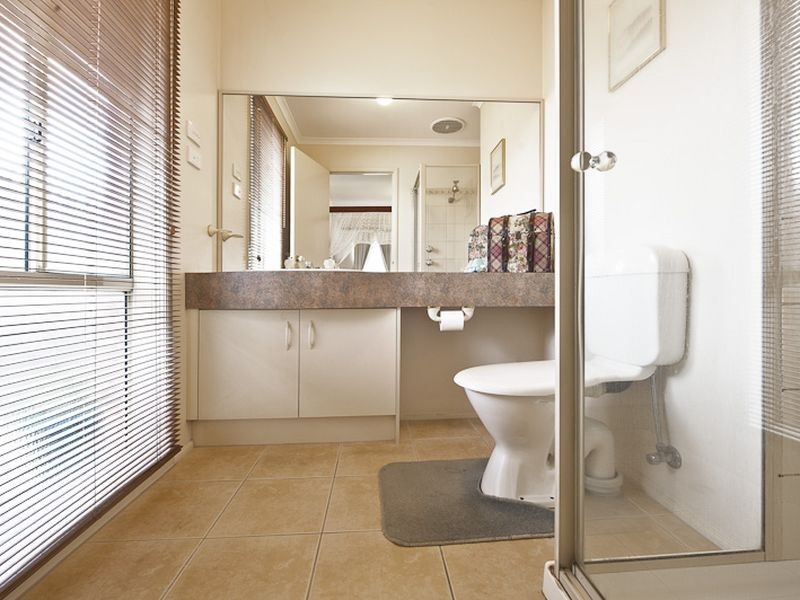 28 Eldershaw Drive, Lynbrook VIC 3975