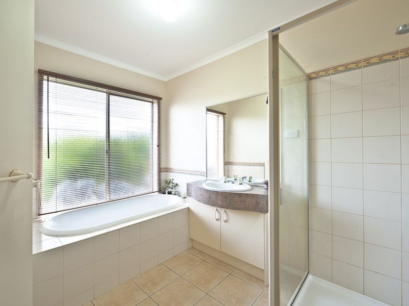 28 Eldershaw Drive, Lynbrook VIC 3975