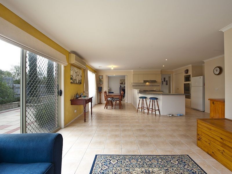 28 Eldershaw Drive, Lynbrook VIC 3975