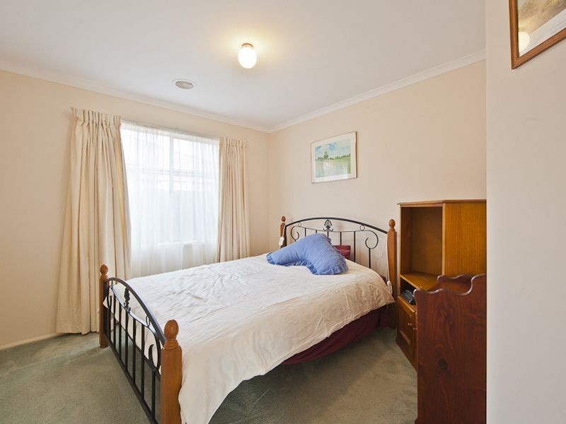 28 Eldershaw Drive, Lynbrook VIC 3975