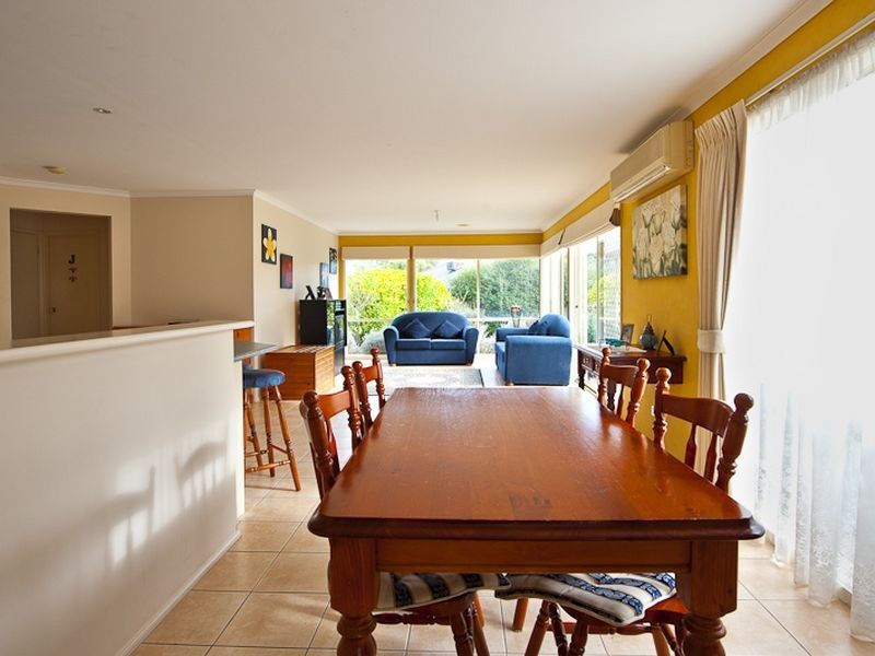 28 Eldershaw Drive, Lynbrook VIC 3975