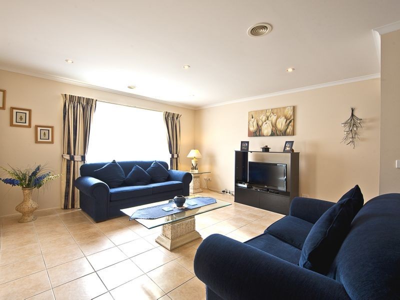28 Eldershaw Drive, Lynbrook VIC 3975