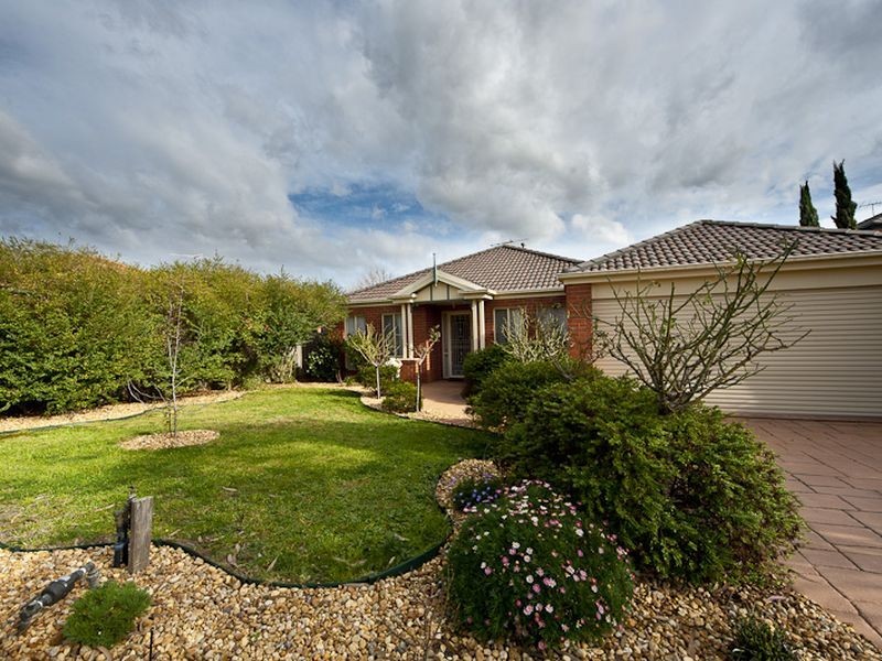 28 Eldershaw Drive, Lynbrook VIC 3975