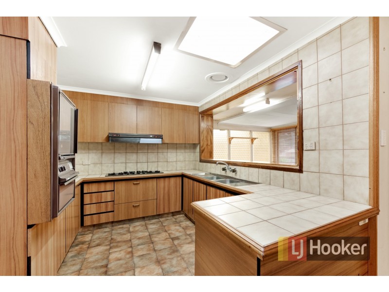 13 Oaktree Drive, Hampton Park VIC 3976