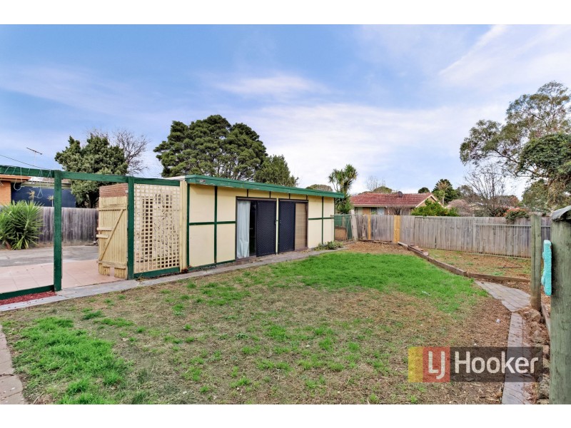 13 Oaktree Drive, Hampton Park VIC 3976