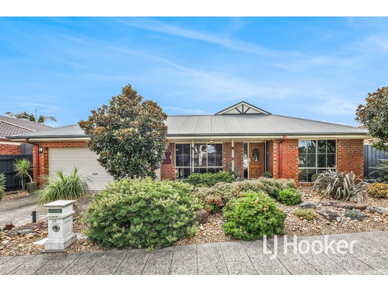 34 Hutchinson Drive, Lynbrook VIC 3975