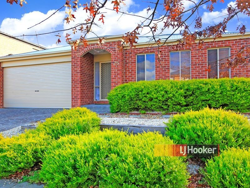 25 Rivergum Rise, Hampton Park VIC 3976