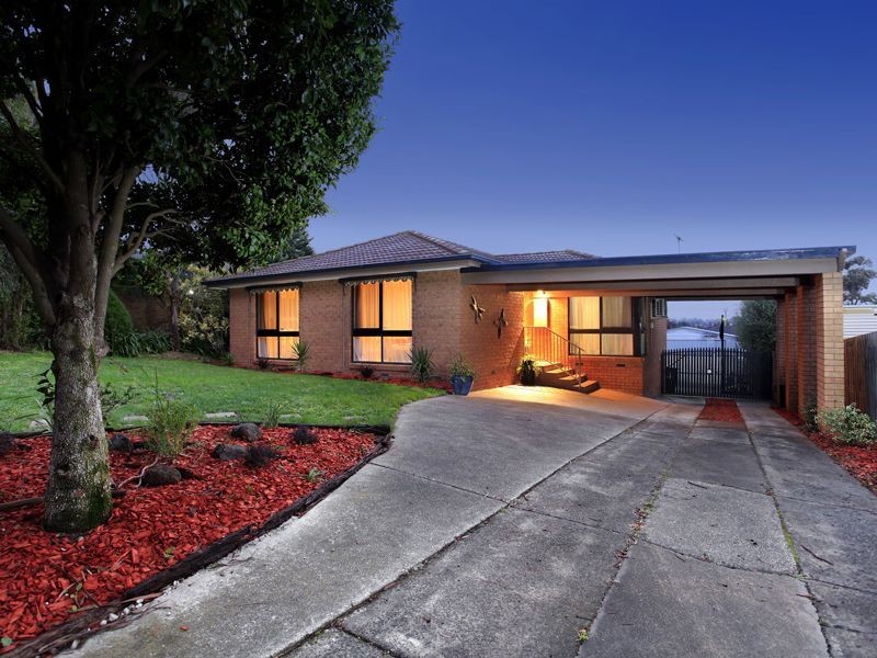 24 The Grange, Hampton Park VIC 3976