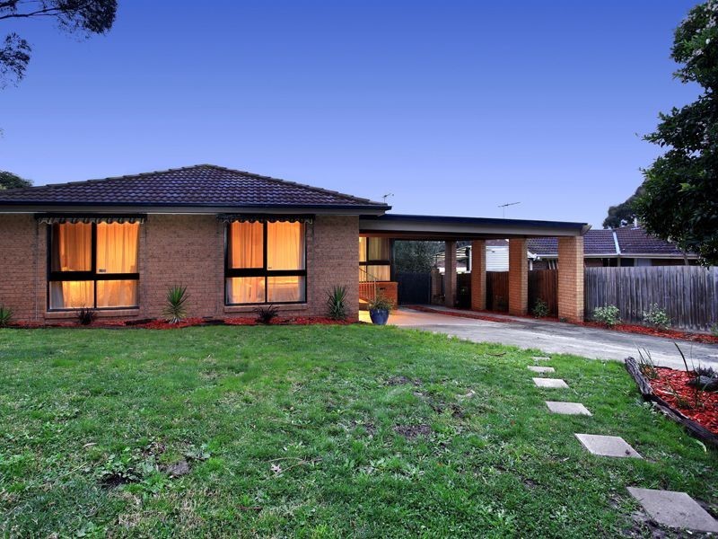 24 The Grange, Hampton Park VIC 3976