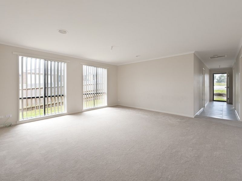 21 Tekarra Drive, Hampton Park VIC 3976