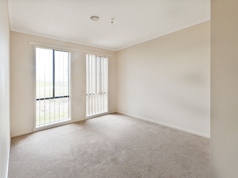 21 Tekarra Drive, Hampton Park VIC 3976