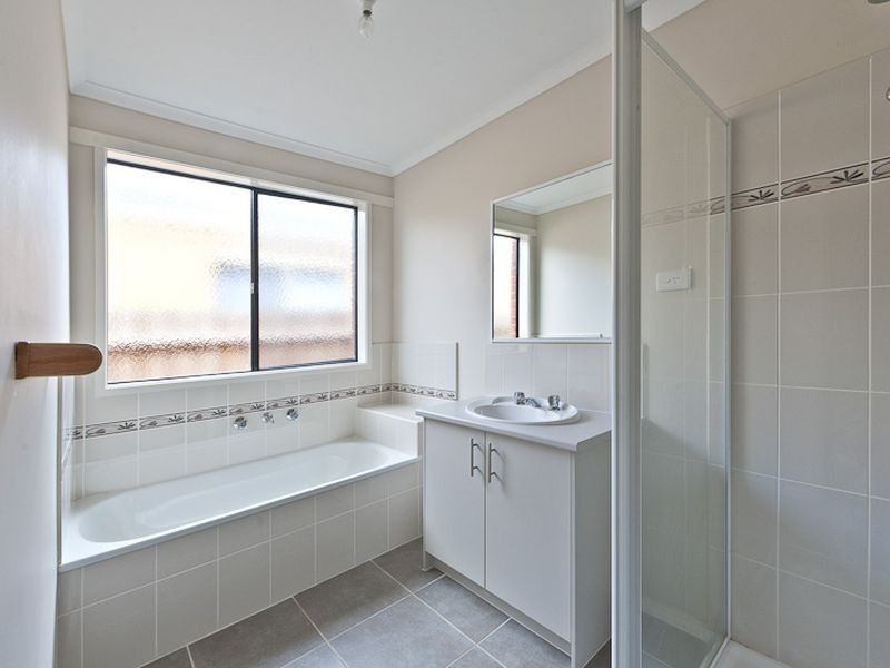 21 Tekarra Drive, Hampton Park VIC 3976