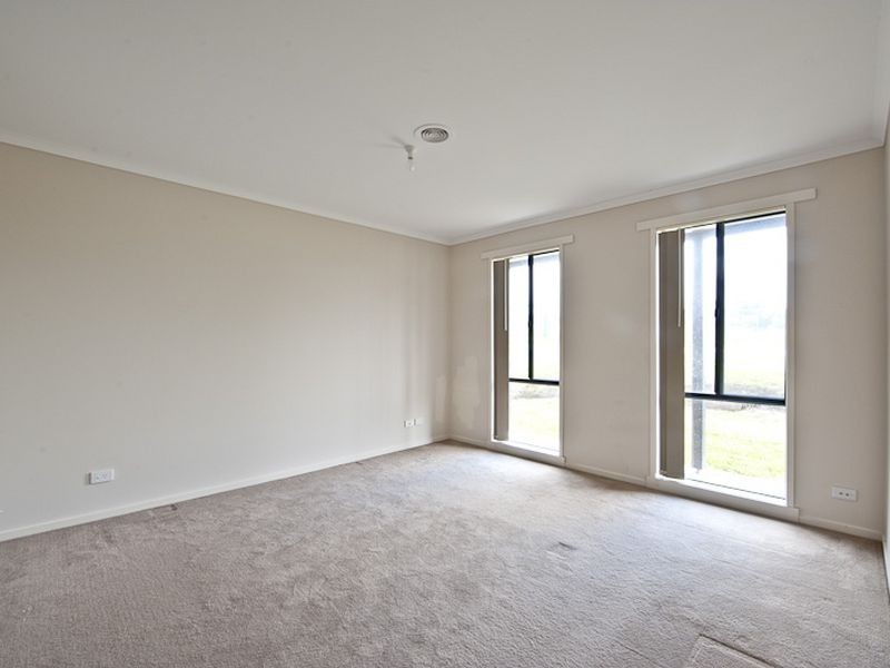 21 Tekarra Drive, Hampton Park VIC 3976