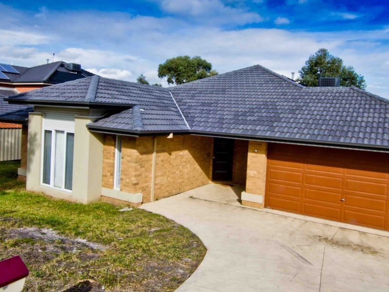18 Parslow Crescent, Lynbrook VIC 3975